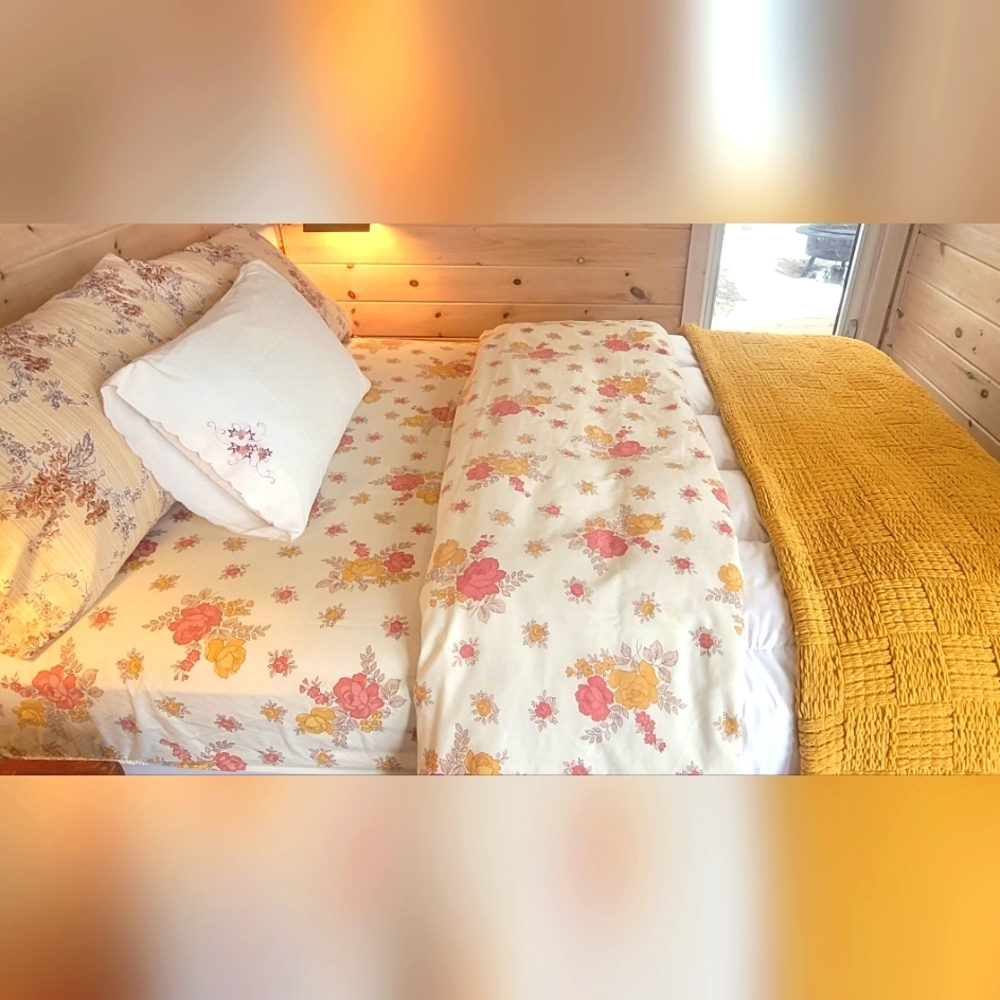 VINTAGE 5pc DBL Bedding Set Rose And Gold